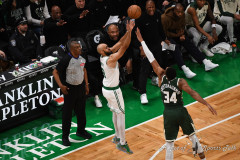 bucks_at_celtics_241028_59