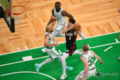 trailblazers_at_celtics_250305_09