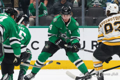DALLAS, TX — Mikko Rantanen put on a scoring clinic with the OT game winner, and a natural hat trick, to lead the Dallas Stars over the Boston Bruins at American Airlines Center.