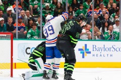 DALLAS, TX — The Dallas Stars manhandled the Edmonton Oilers, 5-0, at American Airlines Center.