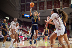 CHESTNUT HILL, MA - JANUARY 23: Notre Dame Fighting Irish guard Hannah Hidalgo (3) shoots the ball during a women’s college basketball game between the Notre Dame Fighting Irish and the Boston College Eagles on January 23, 2025, at Conte Forum in Chestnut Hill, MA. (Photo by Erica Denhoff/Icon Sportswire)