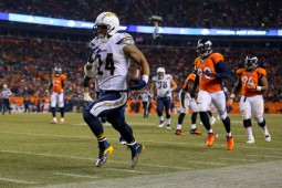 Chargers RB Ryan Mathews has spearheaded a three-game win streak for the Bolts, with his 127-yard performance in Denver being his season highlight. (Justin Edmonds/Getty Images)