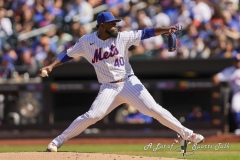 QUEENS, NEW YORK — SEPTEMBER 8:   New York Mets pitcher Luis Severino (40) delivers a pitch during warm-ups prior to the game against the Cincinnati Reds at Citi Field on September 8, 2024, in Queens, N.Y. (Scotty Rausenberger/A Lot of Sports Talk)