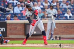 NEW YORK — JULY 29: Minnesota Twins center fielder Byron Buxton (25) hits an RBI single against the New York Mets during the first inning at Citi Field on July 29, 2024, in New York, New York. (Gregory Fisher/A Lot of Sports Talk)