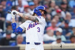 NEW YORK — JULY 29: New York Nets right fielder Jessie Winker (3) at bat against the Minnesota Twins during the first inning at Citi Field on July 29, 2024, in New York, New York. (Gregory Fisher/A Lot of Sports Talk)