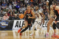 ALBANY, NEW YORK – MARCH 31:  Oregon State guard DONOVYN HUNTER (4) drives the baseline past the South Carolina defender during the 2024 NCAA Women’s Basketball Tournament Albany 1 Regional Final at MVP Arena on March 31, 2024, in Albany, N.Y.  (Scotty Rausenberger/A Lot of Sports Talk)