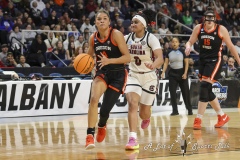 ALBANY, NEW YORK – MARCH 31:  Oregon State guard DONOVYN HUNTER (4) drives the baseline past the South Carolina defender during the 2024 NCAA Women’s Basketball Tournament Albany 1 Regional Final at MVP Arena on March 31, 2024, in Albany, N.Y.  (Scotty Rausenberger/A Lot of Sports Talk)
